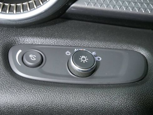 Used 2025 Chevrolet Trax ACTIV w/ Sunroof Package FWD image 24