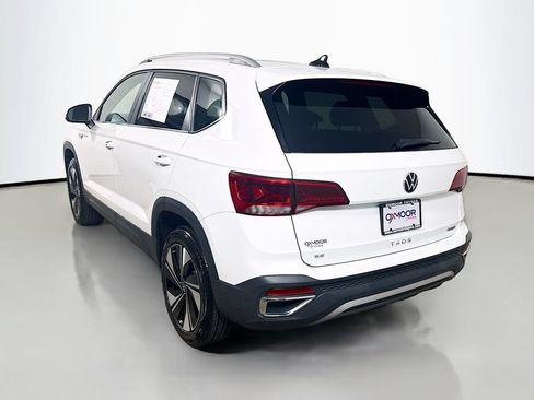 Used 2024 Volkswagen Taos SE w/ Panoramic Sunroof Package AWD/4WD image 5