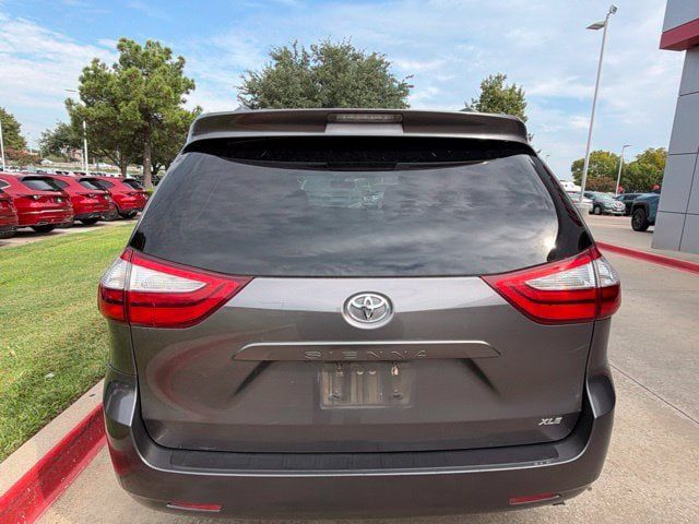 Used 2016 Toyota Sienna XLE FWD image 7