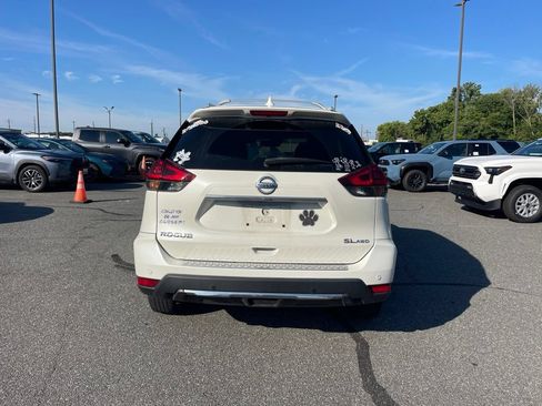 Used 2019 Nissan Rogue SL w/ Premium Package AWD/4WD image 4