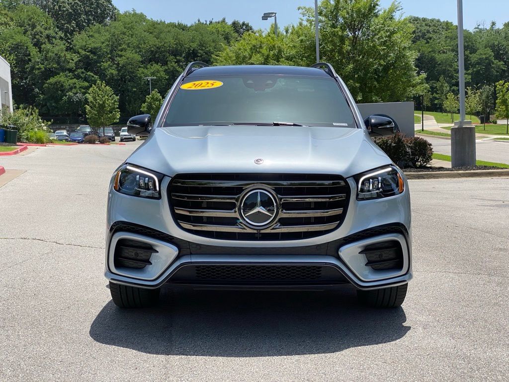 Used 2025 Mercedes-Benz GLS 450 4MATIC image 2