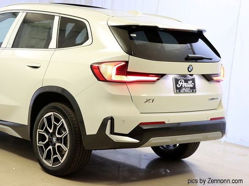 Used 2026 BMW X1 xDrive28i image 8