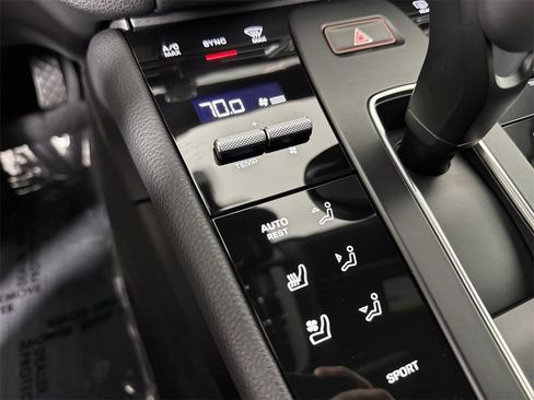 Certified 2025 Porsche Macan image 31