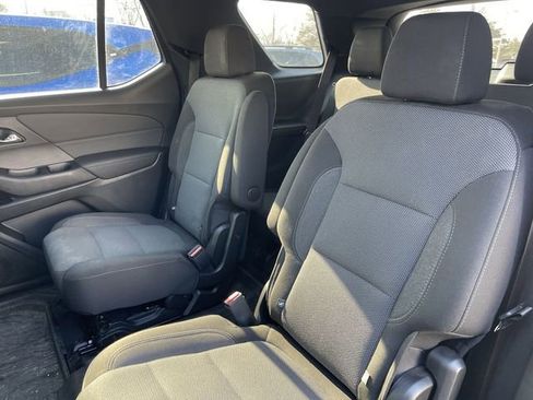 Used 2023 Chevrolet Traverse LT image 6