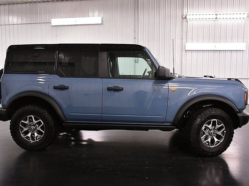 Used 2025 Ford Bronco Badlands image 8