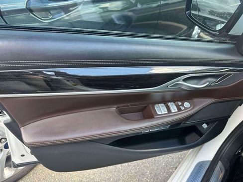 Used 2018 BMW 740e xDrive AWD/4WD image 16