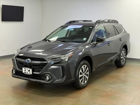 Used 2023 Subaru Outback Premium AWD/4WD image 4