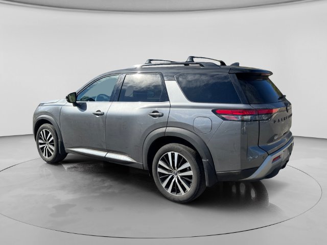 Used 2024 Nissan Pathfinder Platinum AWD/4WD image 3