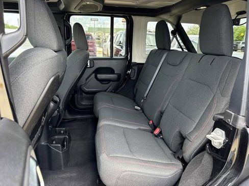 Used 2025 Jeep Wrangler Unlimited Rubicon image 19