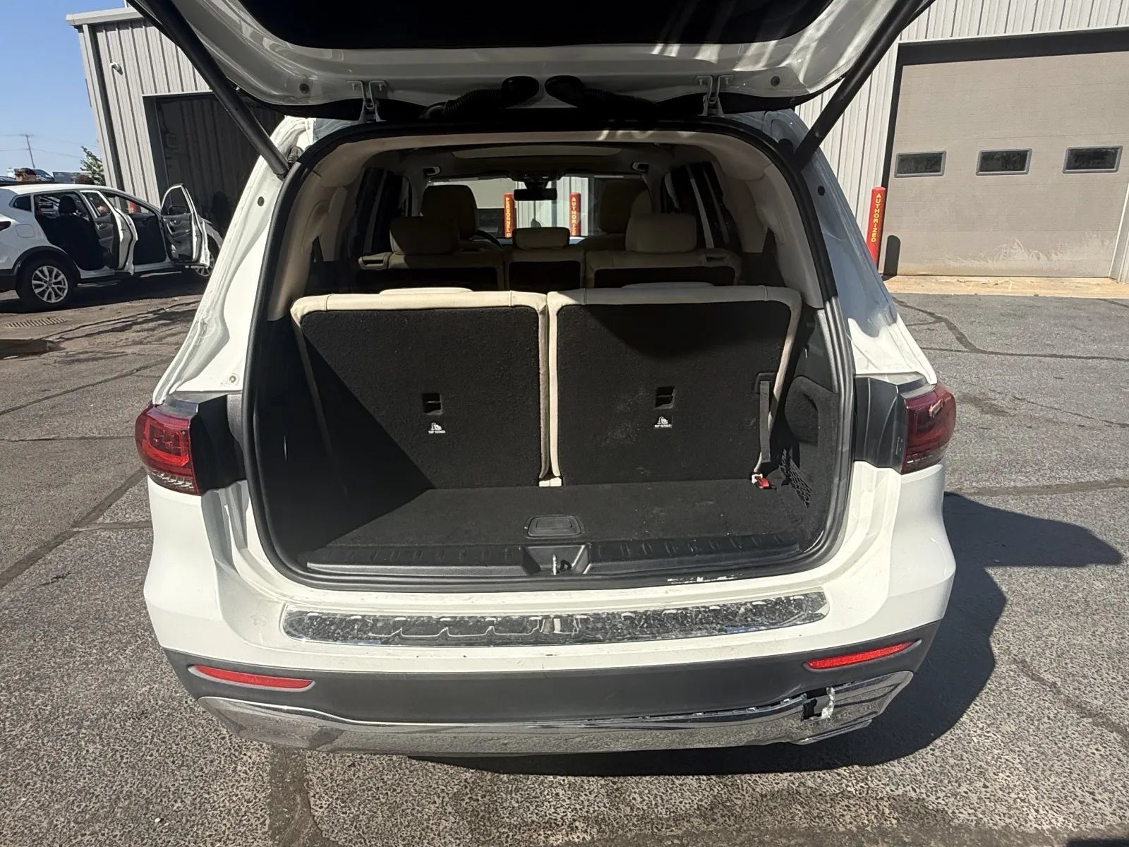 Used 2021 Mercedes-Benz GLB 250 4MATIC image 11