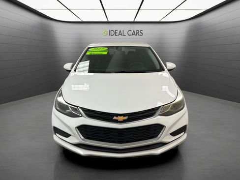 Used 2017 Chevrolet Cruze LT w/ Convenience Package FWD image 2