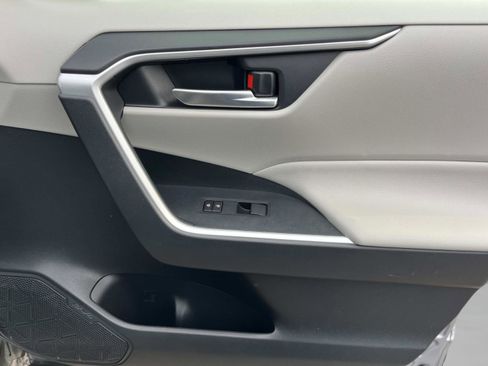 Used 2019 Toyota RAV4 XLE w/ Phone Cable & Charge Package image 24