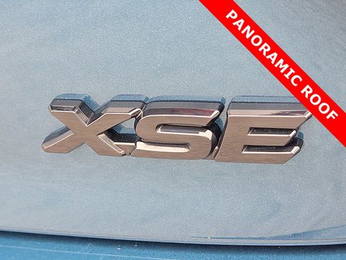 Used 2025 Toyota Camry XSE FWD image 8
