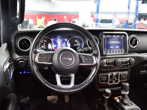 Used 2022 Jeep Wrangler Unlimited Sahara w/ Cold Weather Group image 13