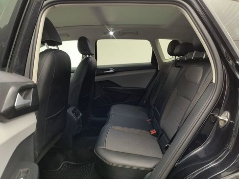 Used 2022 Volkswagen Taos SE image 12