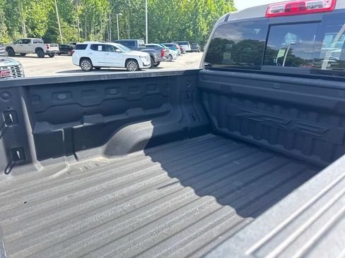 Used 2024 Chevrolet Colorado ZR2 w/ Technology Package AWD/4WD image 13