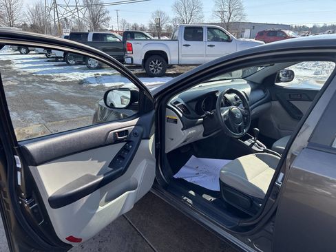 Used 2010 Kia Forte EX image 15