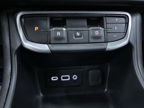 Used 2024 GMC Terrain SLE image 25