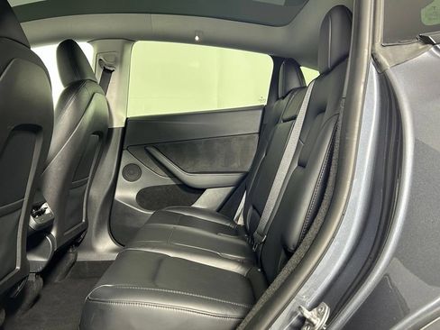 Used 2022 Tesla Model Y Long Range AWD/4WD image 16