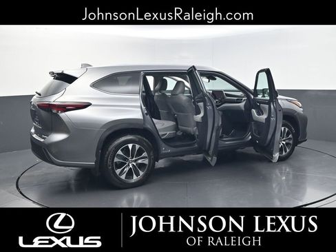 Used 2026 Toyota Highlander XLE image 30