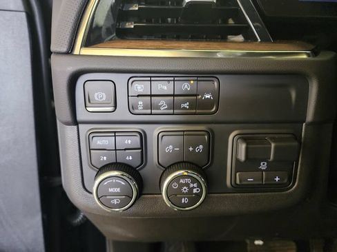 Certified 2025 Chevrolet Tahoe High Country AWD/4WD image 28