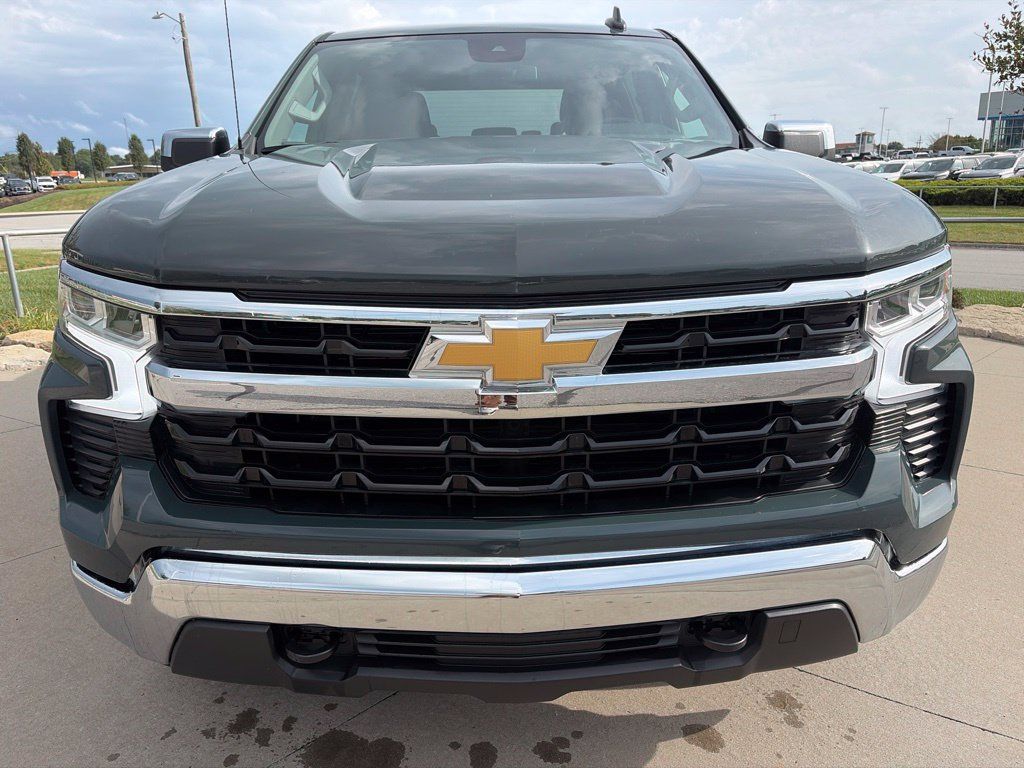 Used 2025 Chevrolet Silverado 1500 LT AWD/4WD image 3