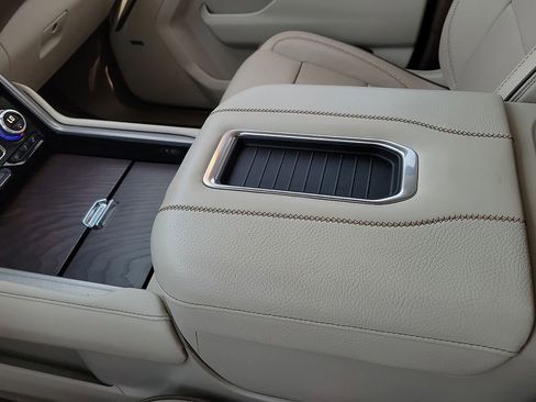 Used 2024 GMC Yukon Denali image 25