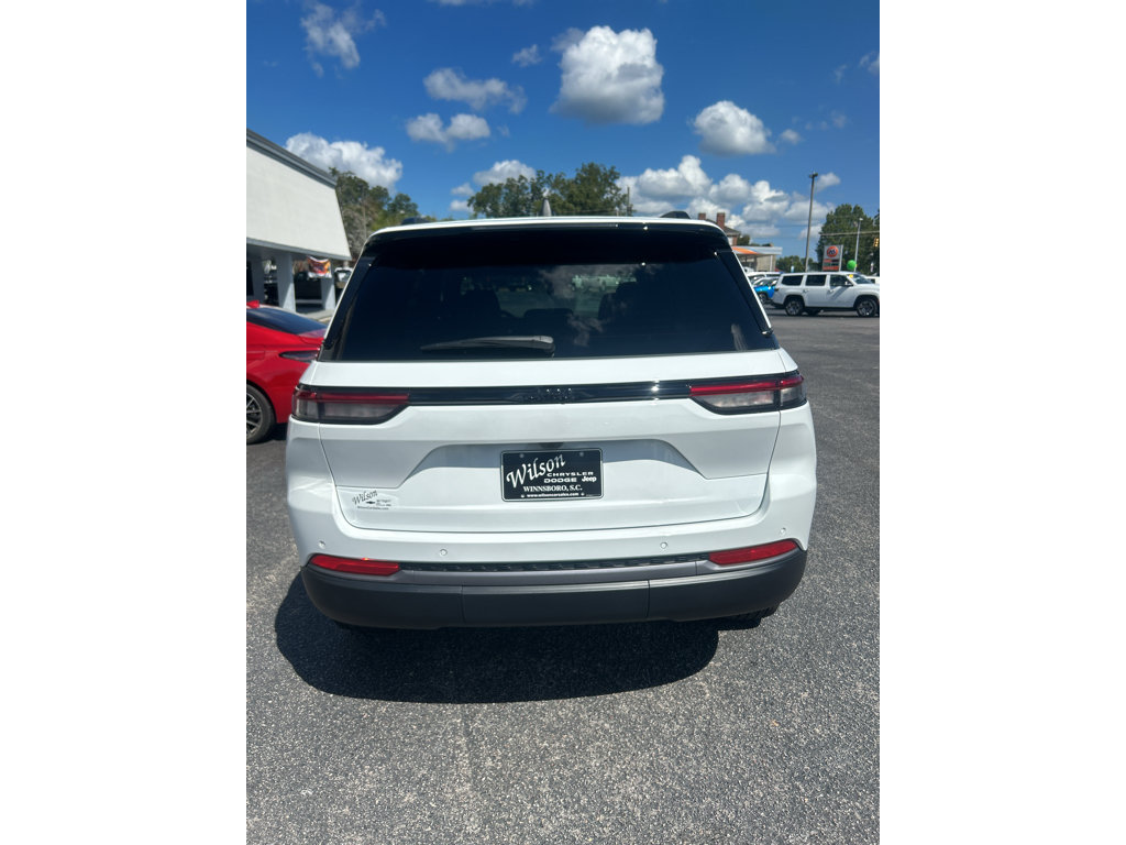 New 2027 Jeep Grand Cherokee Altitude RWD image 7