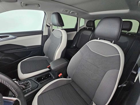 Used 2026 Volkswagen Taos SE FWD image 21