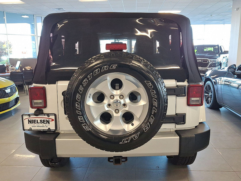 Used 2014 Jeep Wrangler Sahara w/ Dual Top Group AWD/4WD image 29
