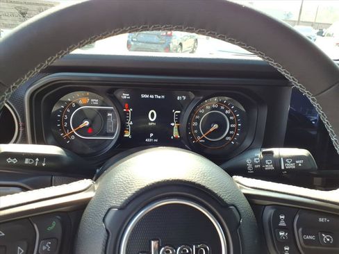 Used 2025 Jeep Wrangler Unlimited Rubicon AWD/4WD image 18