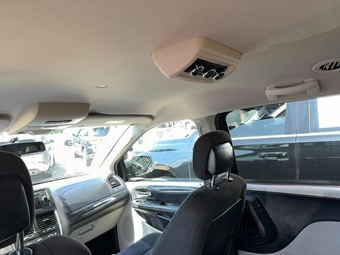 Used 2015 Dodge Grand Caravan SXT image 9