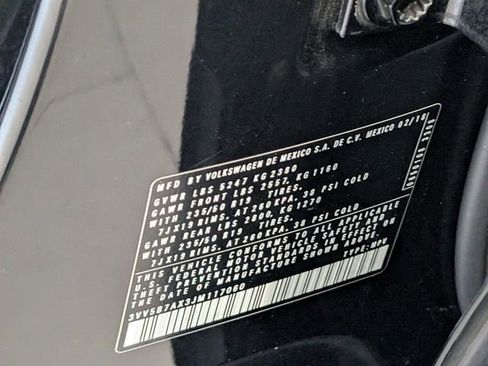 Used 2018 Volkswagen Tiguan SEL Premium image 10