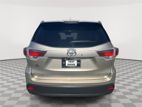 Used 2015 Toyota Highlander XLE image 7