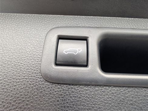 Used 2023 Toyota Highlander XLE AWD/4WD image 15