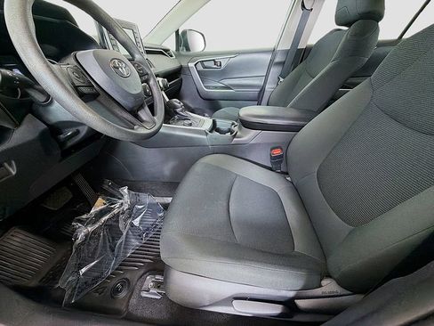 Used 2021 Toyota RAV4 LE AWD/4WD image 17