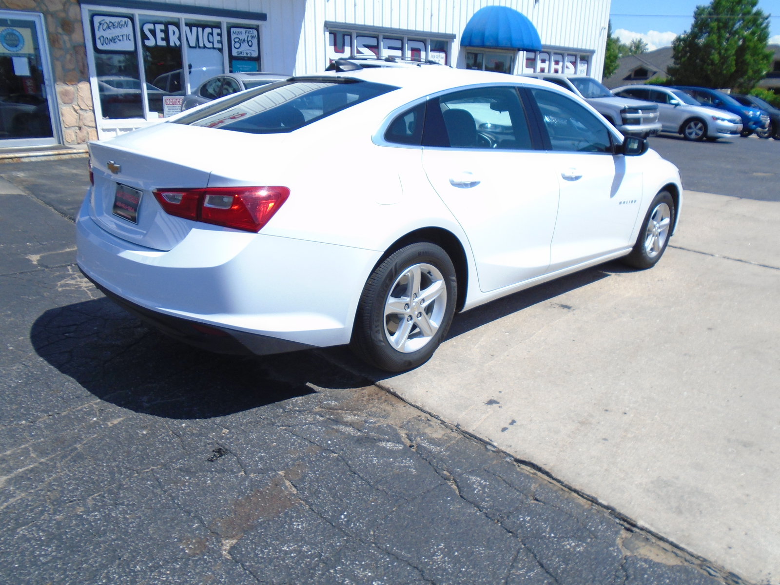 Used 2023 Chevrolet Malibu LS FWD image 2