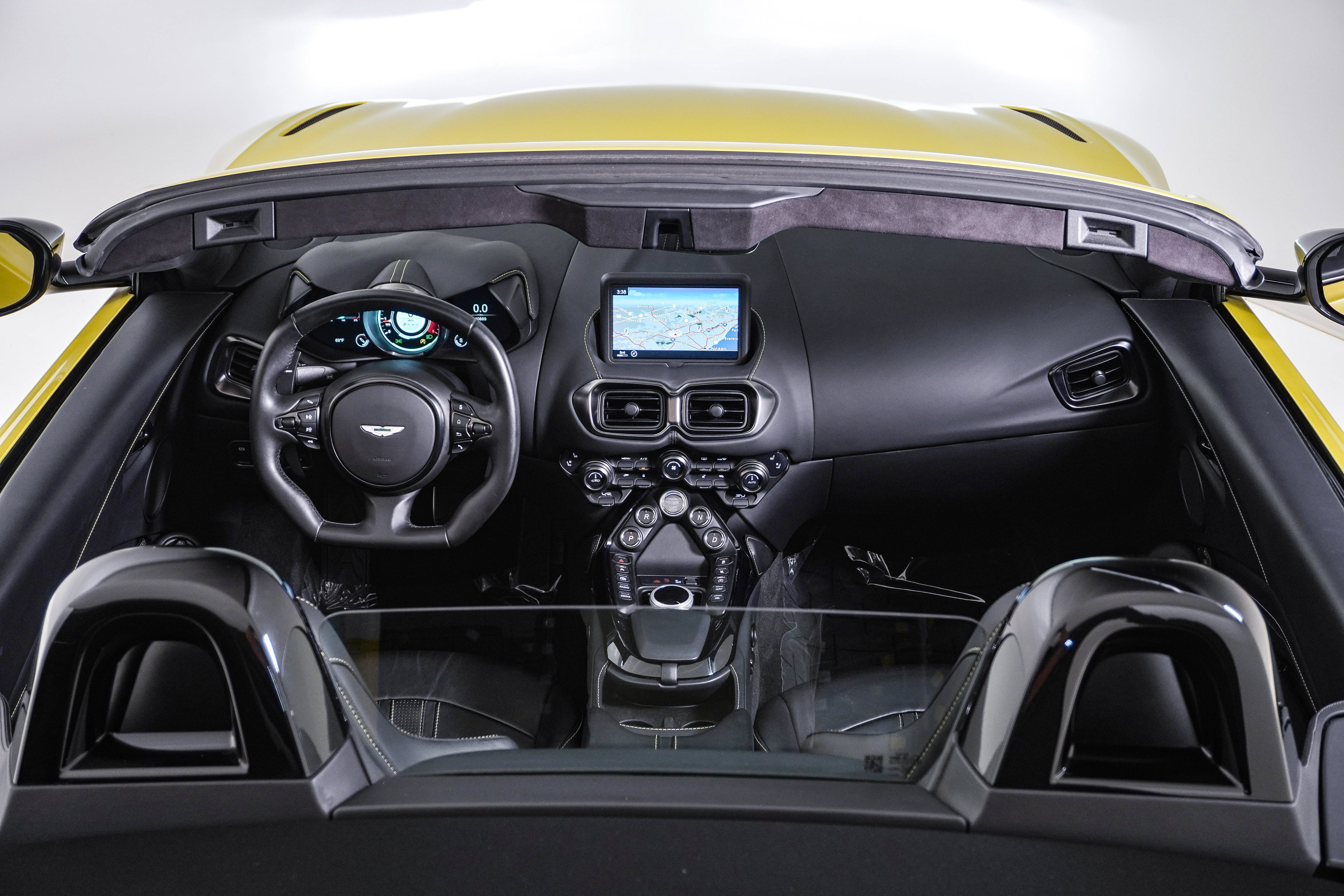 Used 2023 Aston Martin V8 Vantage Roadster RWD image 22
