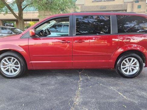 Used 2014 Dodge Grand Caravan SXT image 3