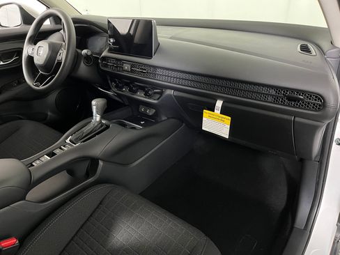 New 2026 Honda HR-V LX image 25