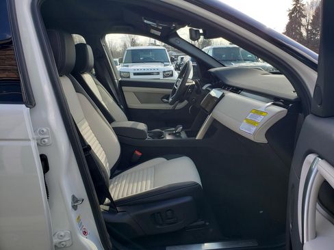 New 2026 Land Rover Discovery Sport Landmark image 17