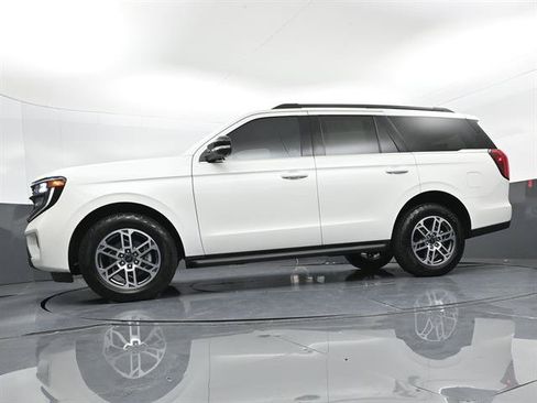 Certified 2026 Ford Expedition Active AWD/4WD image 30