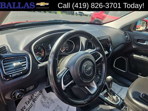 Used 2019 Jeep Compass Latitude FWD image 10