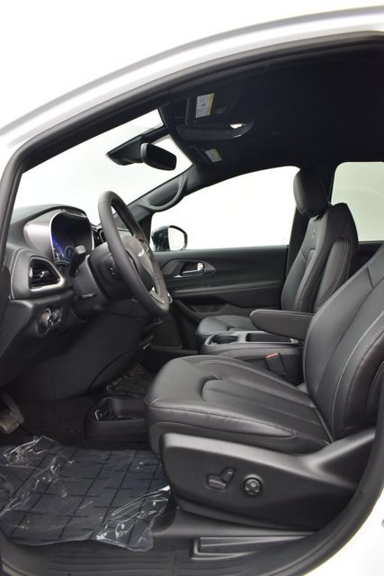 New 2026 Chrysler Pacifica Select w/ S Appearance Package AWD/4WD image 8