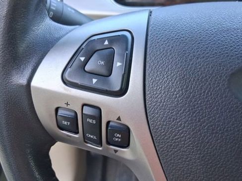 Used 2013 Ford Taurus SEL FWD image 29