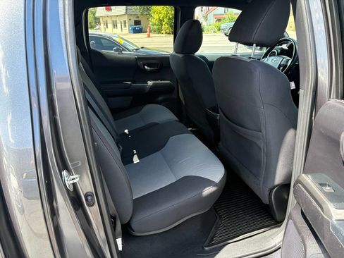 Used 2020 Toyota Tacoma TRD Sport AWD/4WD image 14