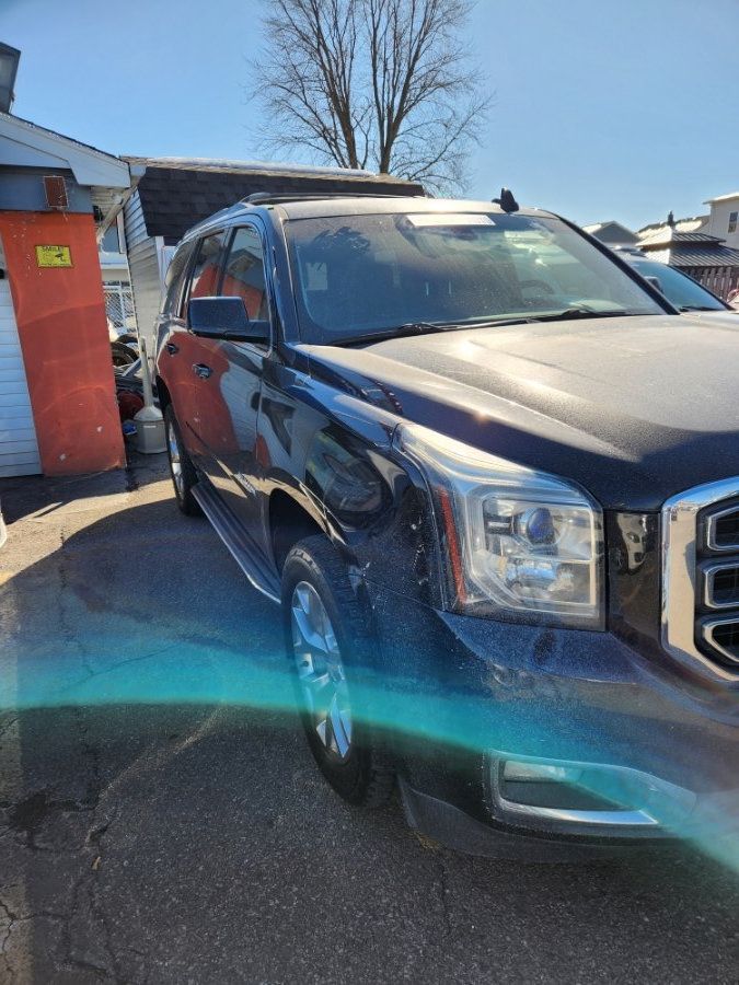 Used 2017 GMC Yukon SLE w/ SLE Value Package AWD/4WD image 3