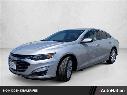 Used 2019 Chevrolet Malibu LT FWD image 1