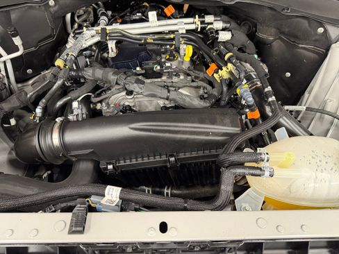 Used 2025 Ford Explorer Active image 30