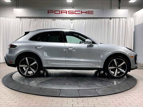 Used 2025 Porsche Macan image 11